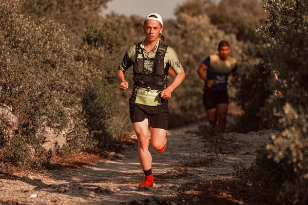 Maîtrisez l'art du trail running : conseils et astuces essentiels